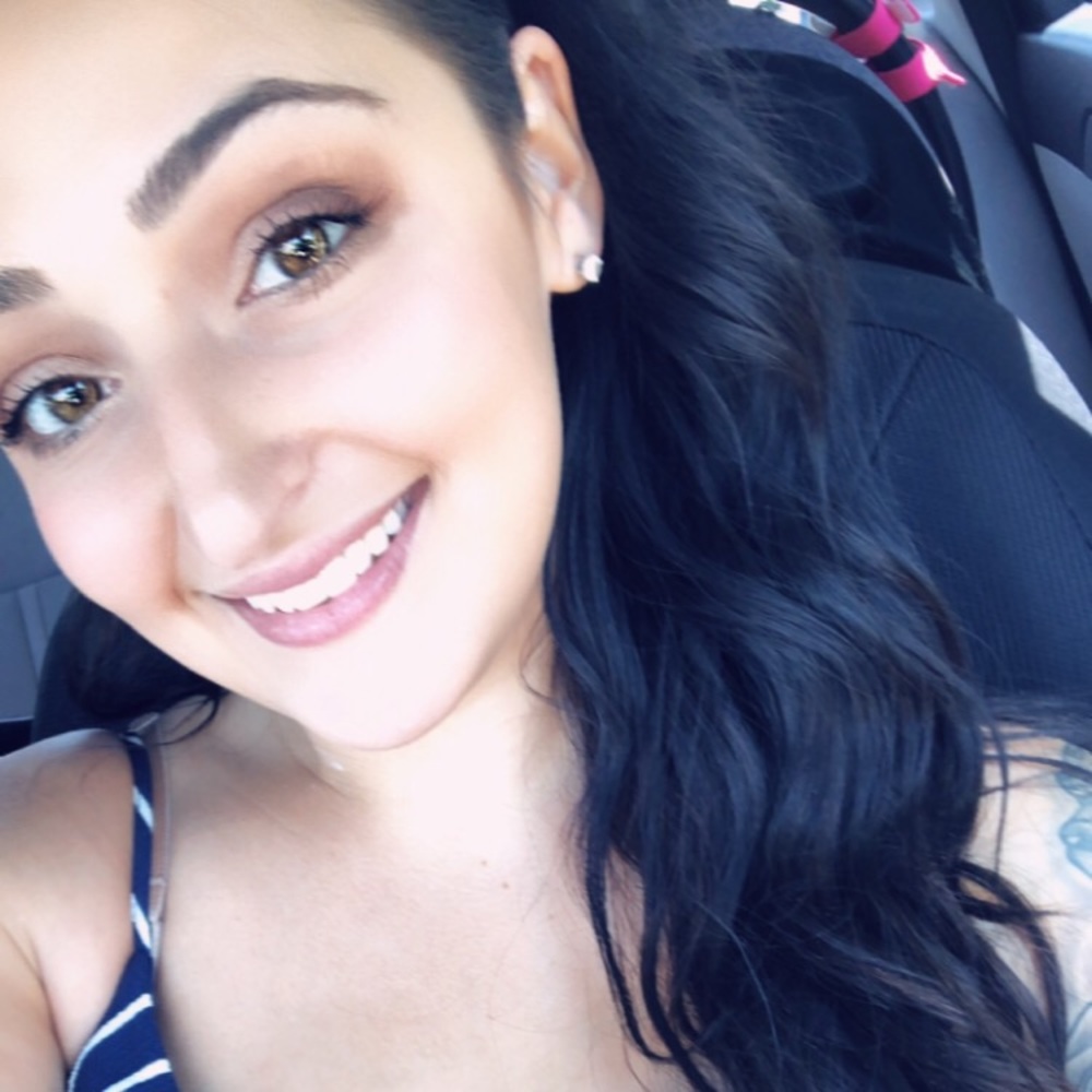 Meet your Posher, Alexis